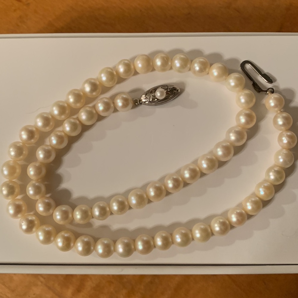 Japanese Akoya Pearl necklace with silver hardware